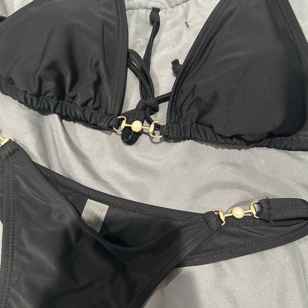 Black bikini - Picture 2 of 2